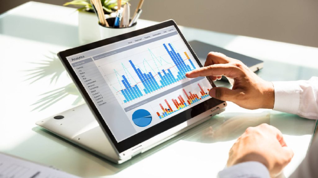 الإعلام التنبؤي: دور البيانات الضخمة في توقع اتجاهات الجمهور